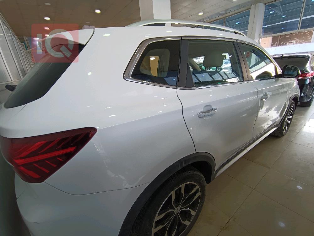 ئێم جی RX5